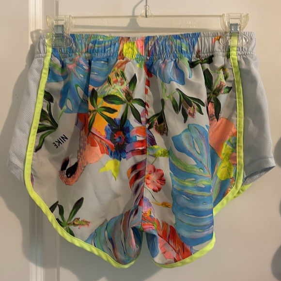 Nike Dri-fit tempo shorts - Picture 2 of 3